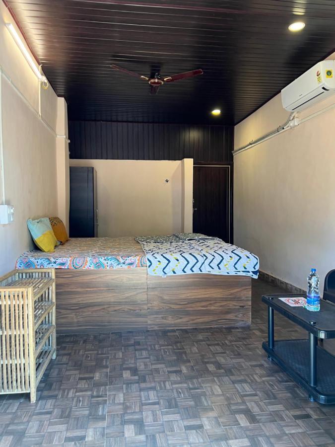 Blue Lagoon Beach Resort Gokarna  Bilik gambar